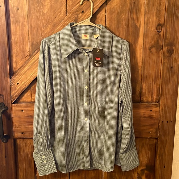 Levi’s Woman’s Everyday Blouse Medium Blue NWT - Picture 1 of 8